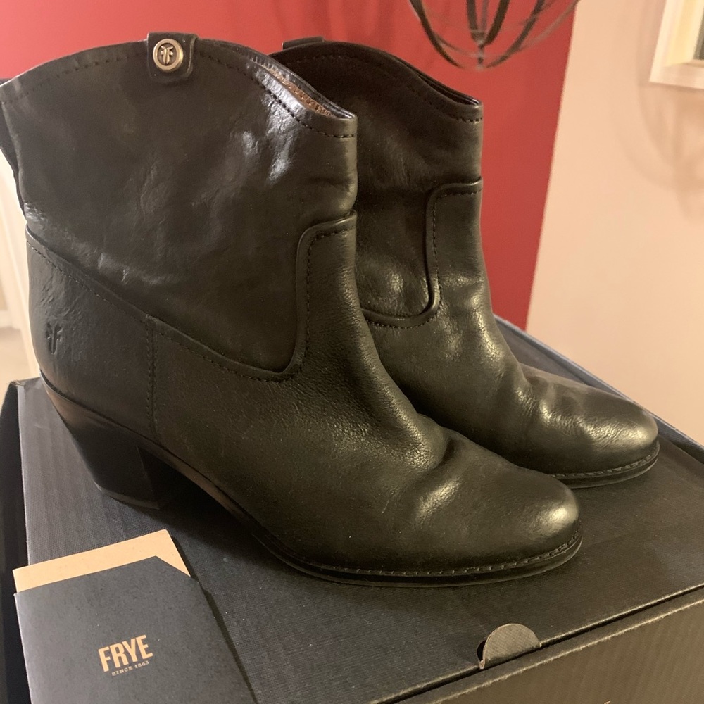Frye Jolene Pull on boot